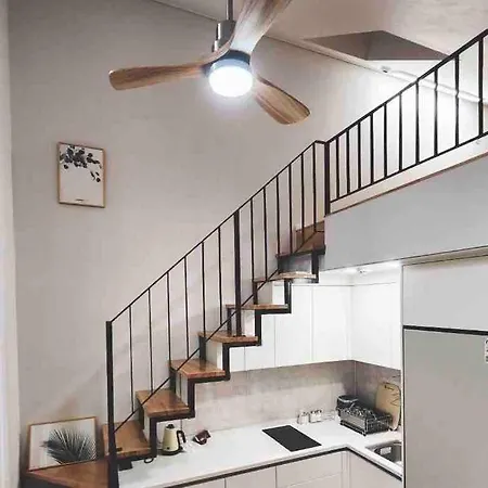 Hongdae 10Mins, Hapjeong 5Mins, Airportbus 5Mins, Largo House Seoul- Foreigner Only