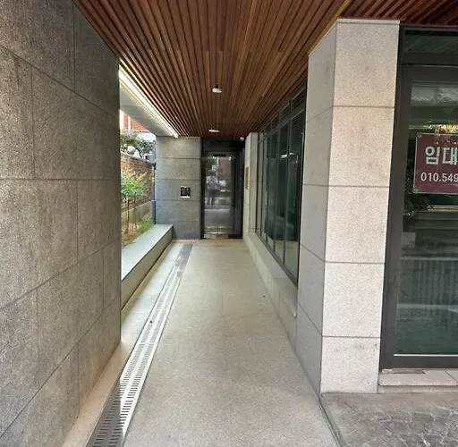 Hongdae 10mins, Hapjeong 5mins, Airportbus 5mins, Largo House Seoul- Foreigner Only Apartamento *