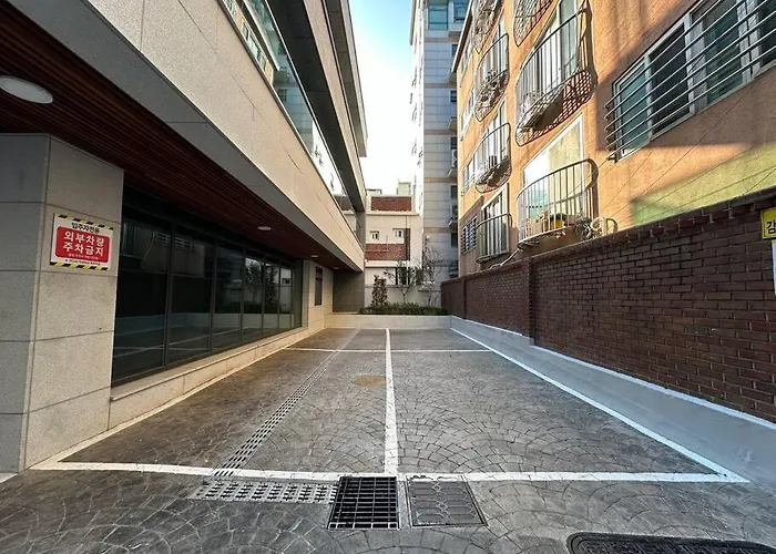 Apartamento Hongdae 10mins, Hapjeong 5mins, Airportbus 5mins, Largo House Seoul- Foreigner Only *