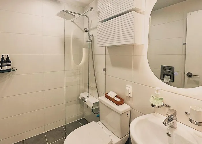 Hongdae 10mins, Hapjeong 5mins, Airportbus 5mins, Largo House Seoul- Foreigner Only *