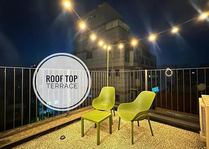 Hongdae 10mins, Hapjeong 5mins, Airportbus 5mins, Largo House Seoul- Foreigner Only *