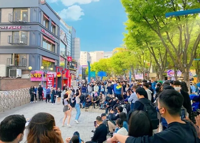 Hongdae 10mins, Hapjeong 5mins, Airportbus 5mins, Largo House Seoul- Foreigner Only Apartamento