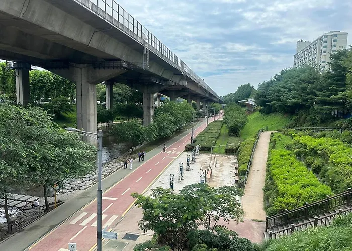 Hongdae 10mins, Hapjeong 5mins, Airportbus 5mins, Largo House Seoul- Foreigner Only Apartamento *