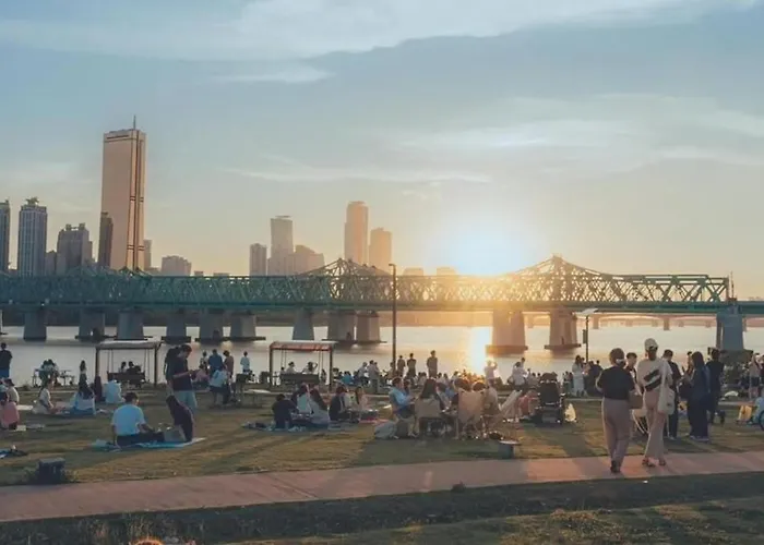 Hongdae 10mins, Hapjeong 5mins, Airportbus 5mins, Largo House Seoul- Foreigner Only
