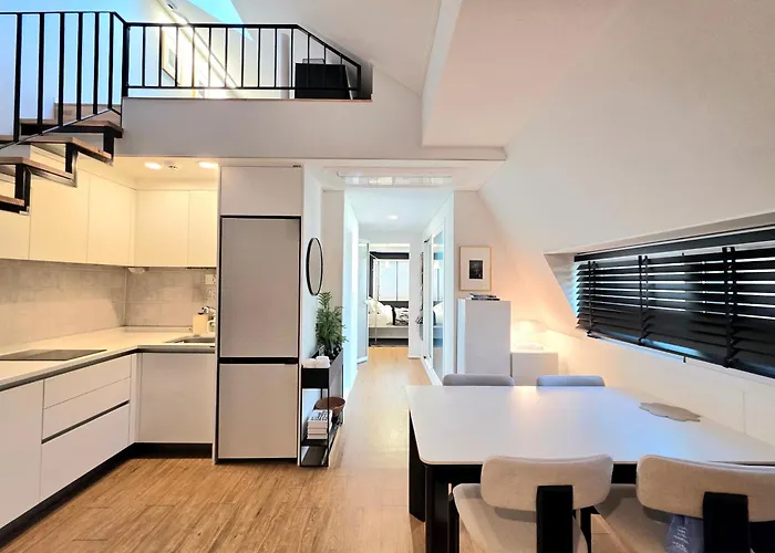 Hongdae 10mins, Hapjeong 5mins, Airportbus 5mins, Largo House Seoul- Foreigner Only Seul
