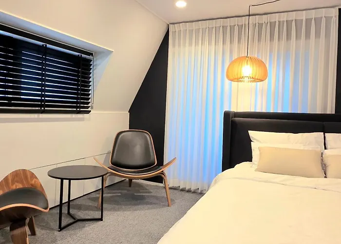 Hongdae 10mins, Hapjeong 5mins, Airportbus 5mins, Largo House Seoul- Foreigner Only Apartamento Seul