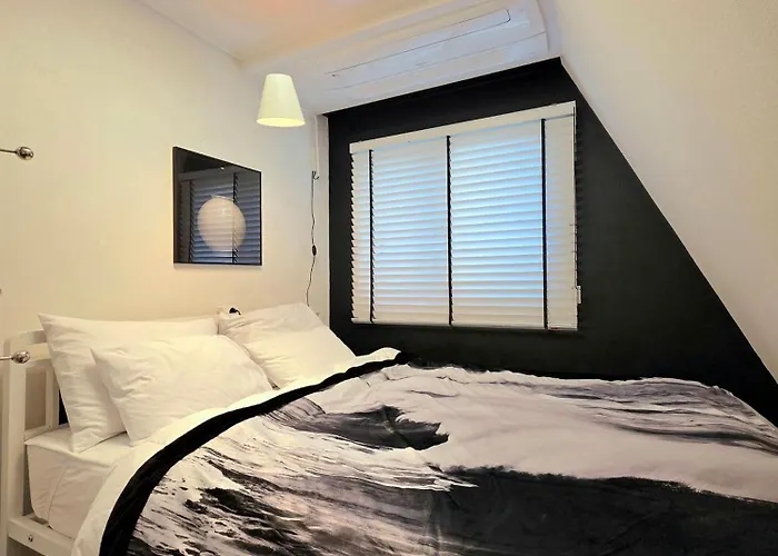 Hongdae 10mins, Hapjeong 5mins, Airportbus 5mins, Largo House Seoul- Foreigner Only * Seul