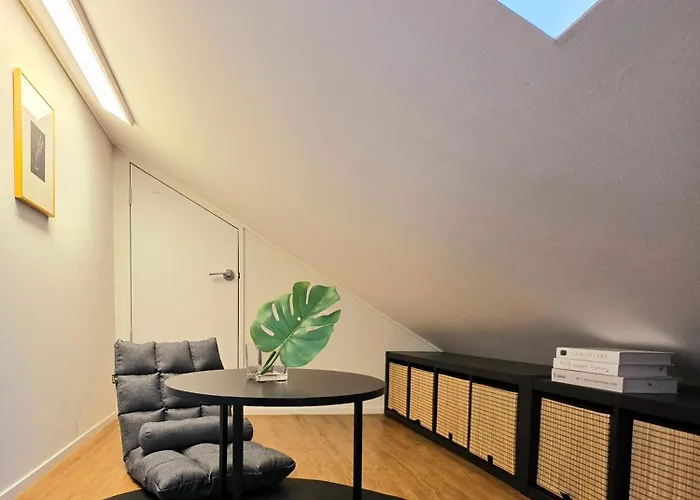 Hongdae 10mins, Hapjeong 5mins, Airportbus 5mins, Largo House Seoul- Foreigner Only Seul